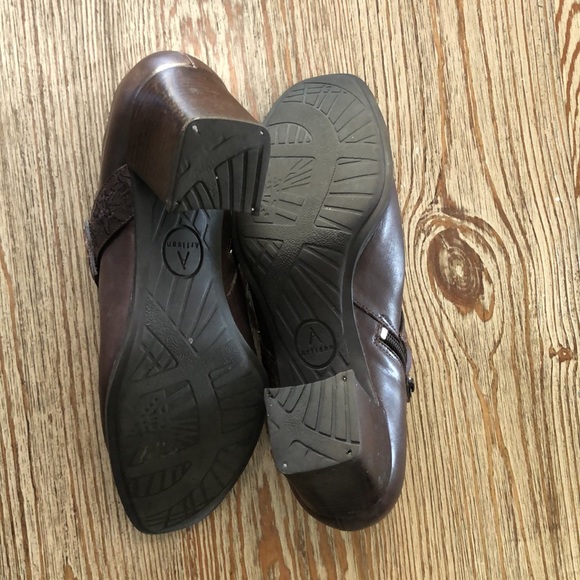 Clark’s Artisan Collection Brown Leather Boots Size 8 1/2M - Picture 4 of 5